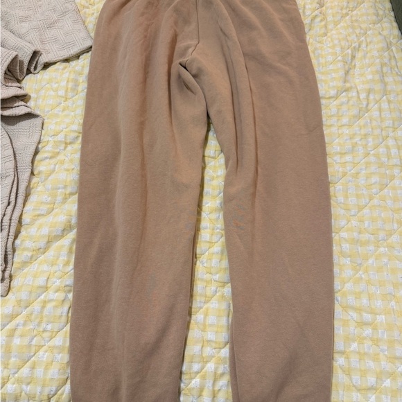 Nike Sportswear Phoenix Fleece
Women's High-Waisted Oversized Sweatpants - Picture 4 of 4